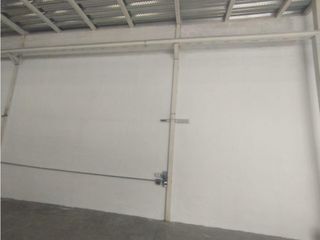 Foto 7 de Rumiñahui, Bodega en renta, 246 m2, 1 ambiente, 1 baño, 8 parqueaderos