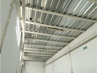 Foto 15 de Rumiñahui, Bodega en renta, 246 m2, 1 ambiente, 1 baño, 8 parqueaderos