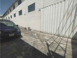 Foto 5 de Rumiñahui, Bodega en renta, 246 m2, 1 ambiente, 1 baño, 8 parqueaderos