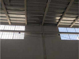 Foto 16 de Rumiñahui, Bodega en renta, 246 m2, 1 ambiente, 1 baño, 8 parqueaderos