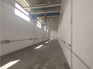 Foto 9 de Rumiñahui, Bodega en renta, 246 m2, 1 ambiente, 1 baño, 8 parqueaderos