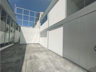 Foto 4 de Rumiñahui, Bodega en renta, 246 m2, 1 ambiente, 1 baño, 8 parqueaderos