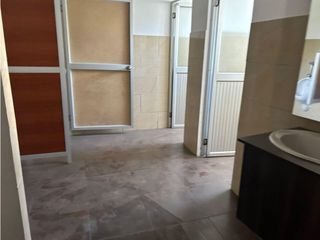 Sangolqui, Local Comercial en renta, 100 m2, 1 ambiente, 2 baños, 2 parqueaderos