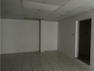 Sangolqui, Local Comercial en renta, 130 m2, 1 ambiente, 2 baños, 1 parqueadero