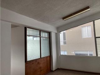 Foto 8 de Rumipamba, Oficina en renta, 223 m2, 7 divisiones, 2 baños, 2 parqueaderos