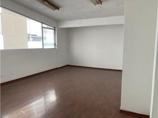 Foto 3 de Rumipamba, Oficina en renta, 223 m2, 7 divisiones, 2 baños, 2 parqueaderos