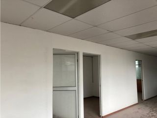 Foto 13 de Rumipamba, Oficina en renta, 223 m2, 7 divisiones, 2 baños, 2 parqueaderos
