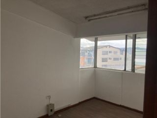 Foto 9 de Rumipamba, Oficina en renta, 223 m2, 7 divisiones, 2 baños, 2 parqueaderos