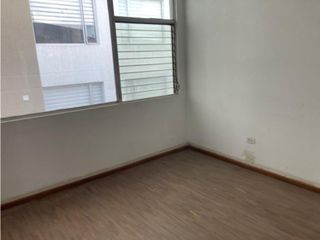 Foto 16 de Rumipamba, Oficina en renta, 223 m2, 7 divisiones, 2 baños, 2 parqueaderos