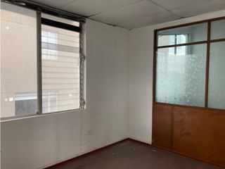 Foto 10 de Rumipamba, Oficina en renta, 223 m2, 7 divisiones, 2 baños, 2 parqueaderos