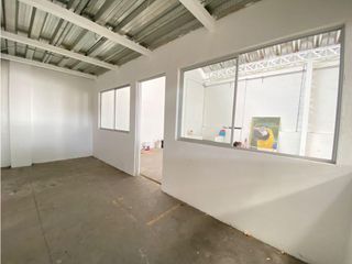 Foto 11 de Carcelén, Galpón en renta, 2169 m2, 5 ambientes, 5 baños