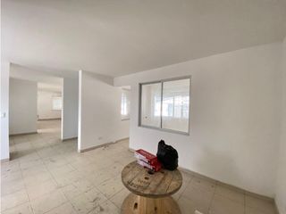 Foto 18 de Carcelén, Galpón en renta, 2169 m2, 5 ambientes, 5 baños