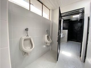 Foto 34 de Carcelén, Galpón en renta, 2169 m2, 5 ambientes, 5 baños