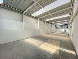Foto 27 de Carcelén, Galpón en renta, 2169 m2, 5 ambientes, 5 baños