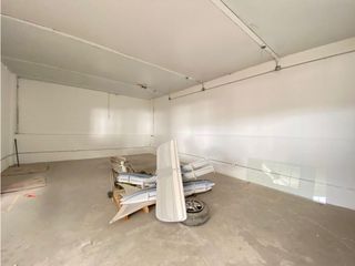 Foto 13 de Carcelén, Galpón en renta, 2169 m2, 5 ambientes, 5 baños