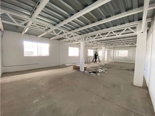 Foto 14 de Carcelén, Galpón en renta, 2169 m2, 5 ambientes, 5 baños