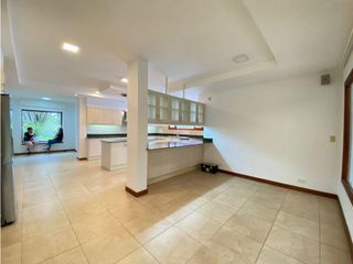 Foto 23 de Cumbaya, Casa en renta, 500 m2, 4 habitaciones, 6 baños, 2 parqueaderos