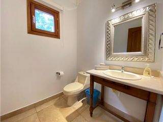Foto 11 de Cumbaya, Casa en renta, 500 m2, 4 habitaciones, 6 baños, 2 parqueaderos