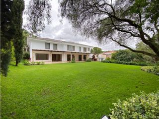 Foto 1 de Cumbaya, Casa en renta, 500 m2, 4 habitaciones, 6 baños, 2 parqueaderos