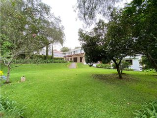 Foto 2 de Cumbaya, Casa en renta, 500 m2, 4 habitaciones, 6 baños, 2 parqueaderos