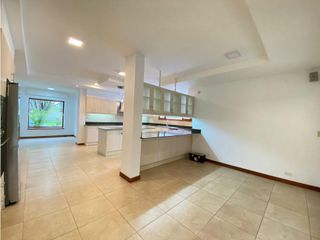 Foto 14 de Cumbaya, Casa en renta, 500 m2, 4 habitaciones, 6 baños, 2 parqueaderos