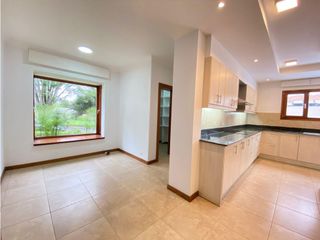 Foto 17 de Cumbaya, Casa en renta, 500 m2, 4 habitaciones, 6 baños, 2 parqueaderos