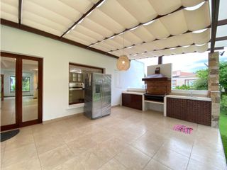 Foto 32 de Cumbaya, Casa en renta, 500 m2, 4 habitaciones, 6 baños, 2 parqueaderos
