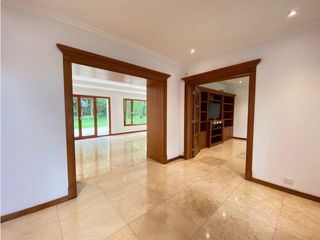 Foto 6 de Cumbaya, Casa en renta, 500 m2, 4 habitaciones, 6 baños, 2 parqueaderos