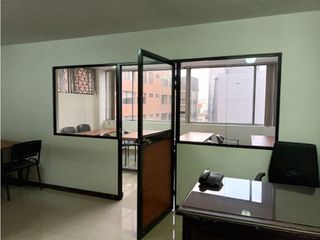 12 de Octubre, Oficina en renta, 70 m2, 4 ambientes, 1 baño, 1 parqueadero