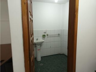 12 de Octubre, Oficina en renta, 70 m2, 4 ambientes, 1 baño, 1 parqueadero