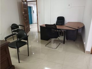 12 de Octubre, Oficina en renta, 70 m2, 4 ambientes, 1 baño, 1 parqueadero