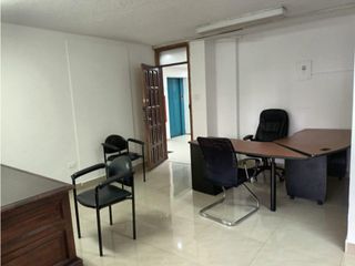 12 de Octubre, Oficina en renta, 70 m2, 4 ambientes, 1 baño, 1 parqueadero