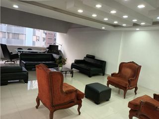 12 de Octubre, Oficina en renta, 70 m2, 1 ambiente, 1 baño, 1 parqueadero