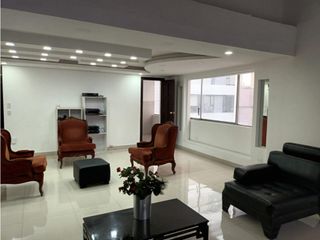 12 de Octubre, Oficina en renta, 70 m2, 1 ambiente, 1 baño, 1 parqueadero