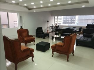 12 de Octubre, Oficina en renta, 70 m2, 1 ambiente, 1 baño, 1 parqueadero