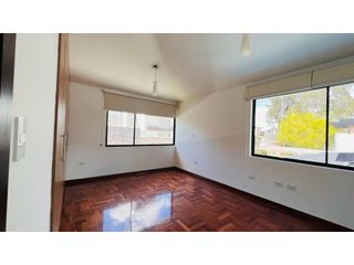 Foto 6 de Monteserrín, Casa en  Renta , 380m2, 4 habitaciones , 4 baños , 1 parqueadero
