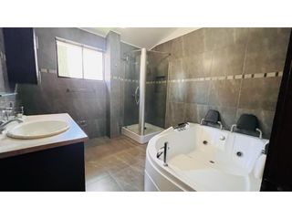 Foto 2 de Monteserrín, Casa en  Renta , 380m2, 4 habitaciones , 4 baños , 1 parqueadero