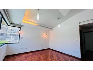 Foto 3 de Monteserrín, Casa en  Renta , 380m2, 4 habitaciones , 4 baños , 1 parqueadero