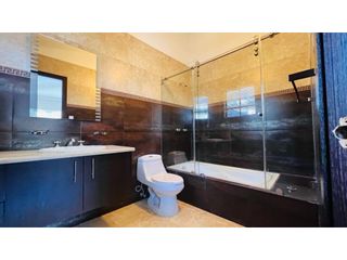 Foto 9 de Monteserrín, Casa en  Renta , 380m2, 4 habitaciones , 4 baños , 1 parqueadero
