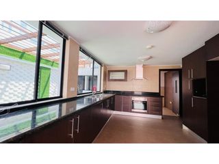 Foto 1 de Monteserrín, Casa en  Renta , 380m2, 4 habitaciones , 4 baños , 1 parqueadero