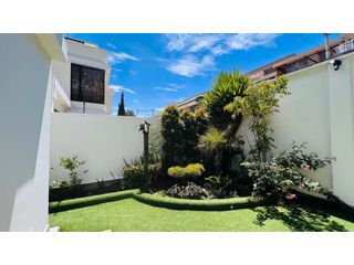 Foto 19 de Monteserrín, Casa en  Renta , 380m2, 4 habitaciones , 4 baños , 1 parqueadero