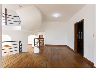Foto 11 de El Batan, Casa en  Venta , 1470m2, 5 habitaciones, 9 baños