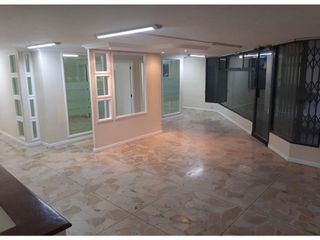 La Mariscal , Oficina en  renta , 150m2, 2 ambientes , 1 baño , 1 parqueadero