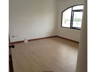 Foto 11 de Cumbayá, Casa en Renta,  650m2, 4 habitaciones.