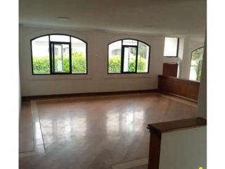Foto 1 de Cumbayá, Casa en Renta,  650m2, 4 habitaciones.