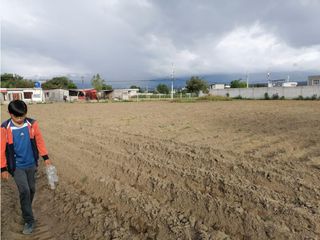 Foto 20 de Tumbaco, Terreno en Renta, 2000m2, Cos10% frente 20m