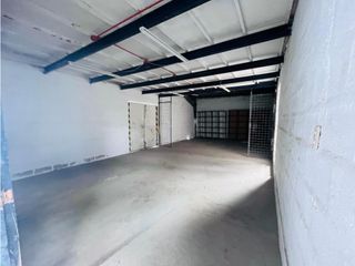 Foto 3 de Mitad del Mundo, Galpón en Renta, 700m2, 4 ambiente.