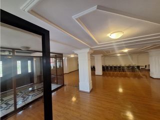 Foto 13 de El Batán, Edificio Comercial en  Renta, 2.400m2, 29 Habitaciones, 40 Baños.