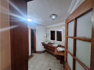 Foto 23 de El Batán, Edificio Comercial en  Renta, 2.400m2, 29 Habitaciones, 40 Baños.