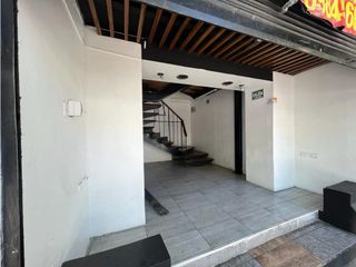 Foto 12 de La Mariscal, Casa Comercial en Renta, 300m2, 7 Ambientes.